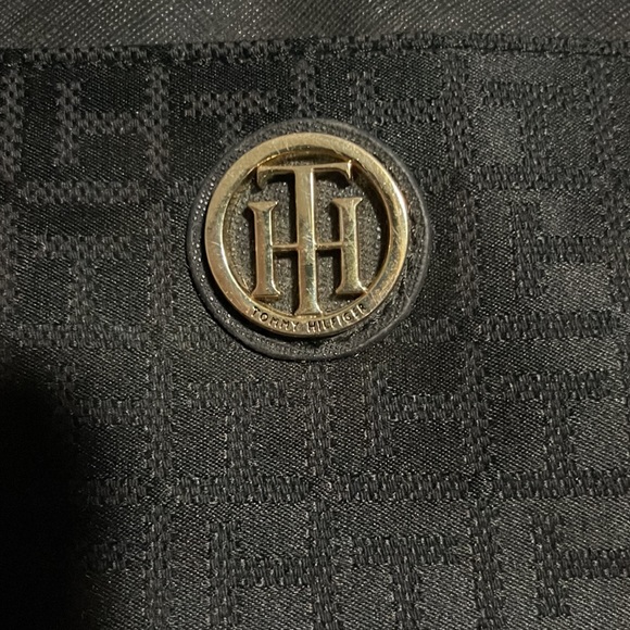 🔥reduced 🔥Tommy Hilfiger canvas black medium side bag - Picture 2 of 3